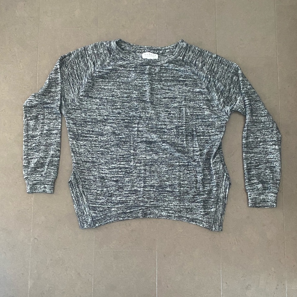 VELVET by Graham & Spencer long sleeve top size Small